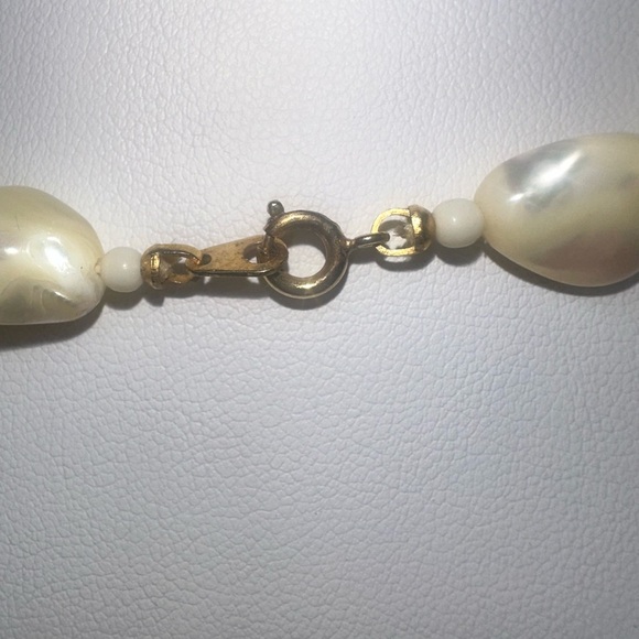 Mother of Pearl Balamuti Style Vintage Necklace with nugget shaped shell beads - Picture 3 of 10